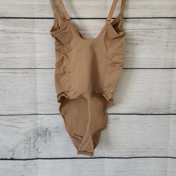 New Skims Seamless Sculpt Thong Bodysuit in Ochre - Picture 8 of 9